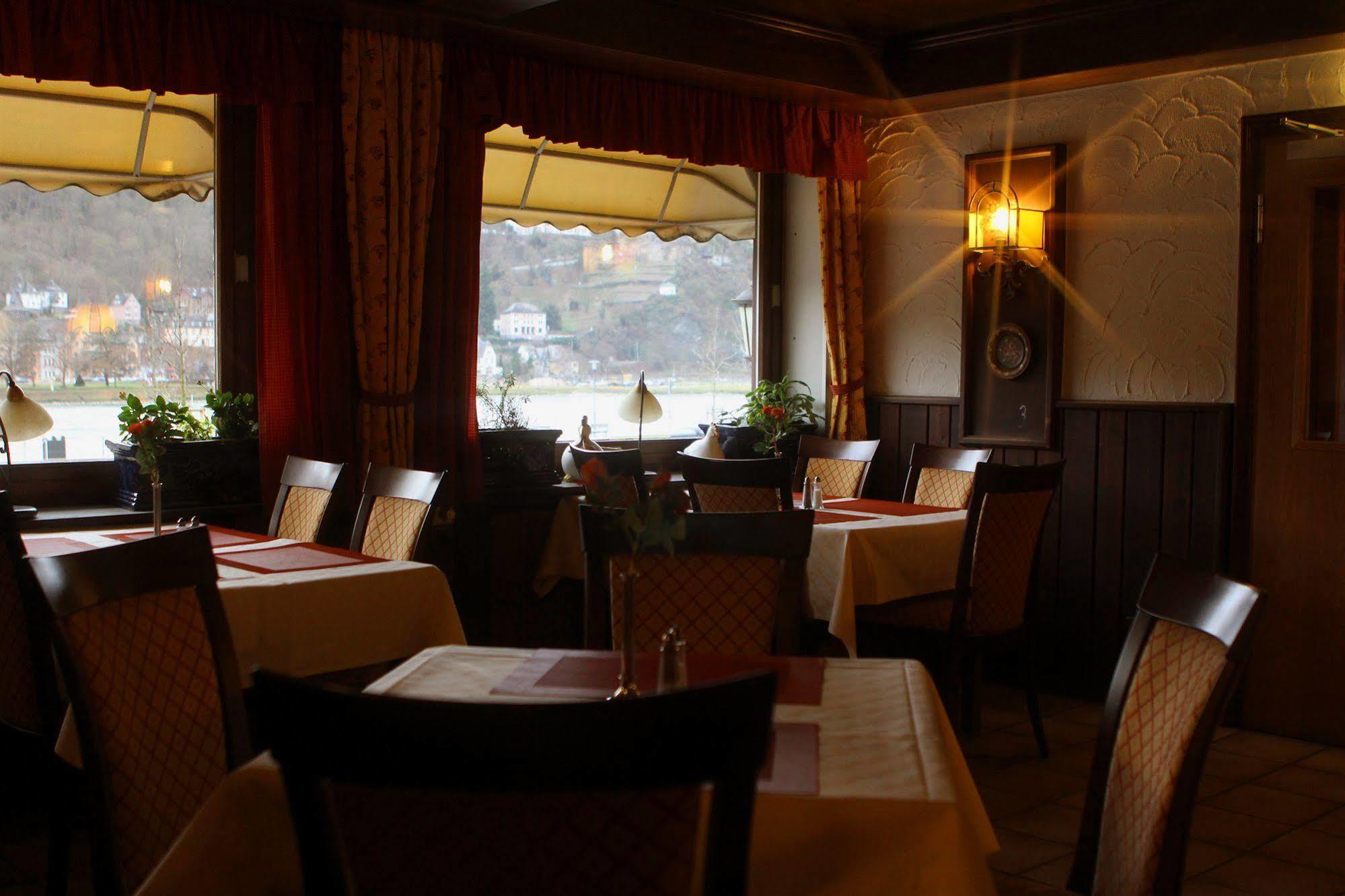 Pohl'S Rheinhotel Adler Санкт-Гоарсхаузен Экстерьер фото